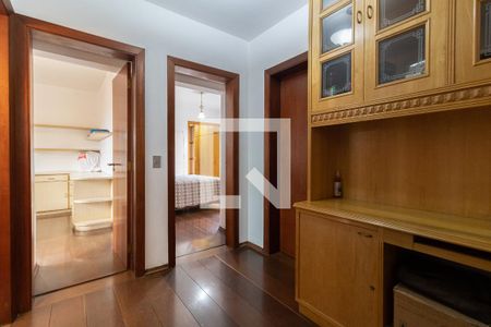 Apartamento à venda com 198m², 3 quartos e 4 vagas Apartamento à venda com 198m², 3 quartos e 4 vagasHall dos Quartos