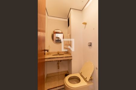 Apartamento à venda com 198m², 3 quartos e 4 vagas Apartamento à venda com 198m², 3 quartos e 4 vagasLavabo