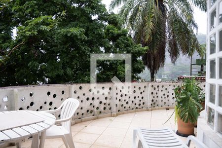 Casa à venda com 330m², 6 quartos e 1 vaga Casa à venda com 330m², 6 quartos e 1 vagaVaranda da Sala