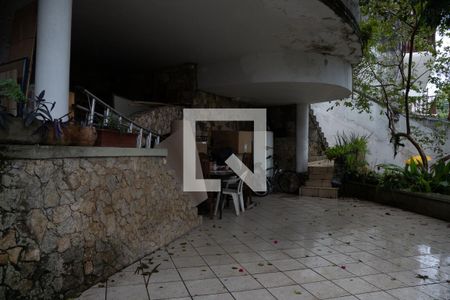 Casa à venda com 330m², 6 quartos e 1 vaga Casa à venda com 330m², 6 quartos e 1 vagaÁrea Externa