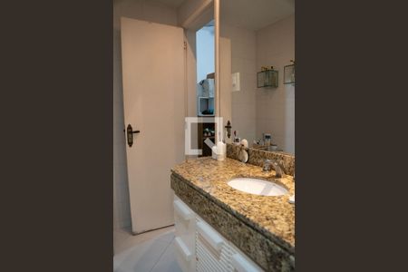 Casa à venda com 330m², 6 quartos e 1 vaga Casa à venda com 330m², 6 quartos e 1 vagaBanheiro da Suíte 1