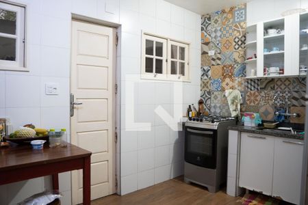 Casa à venda com 330m², 6 quartos e 1 vaga Casa à venda com 330m², 6 quartos e 1 vagaCozinha