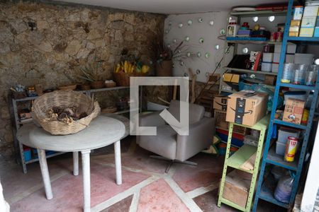 Casa à venda com 330m², 6 quartos e 1 vaga Casa à venda com 330m², 6 quartos e 1 vagaÁrea Externa