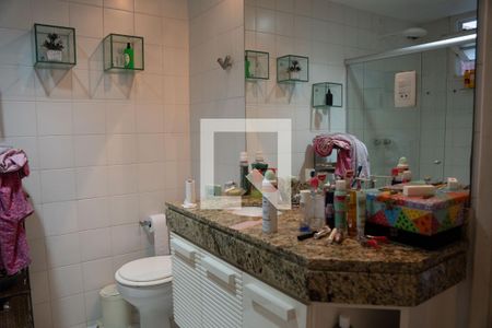 Casa à venda com 330m², 6 quartos e 1 vaga Casa à venda com 330m², 6 quartos e 1 vagaBanheiro
