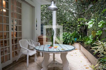 Casa à venda com 330m², 6 quartos e 1 vaga Casa à venda com 330m², 6 quartos e 1 vagaVaranda da Sala