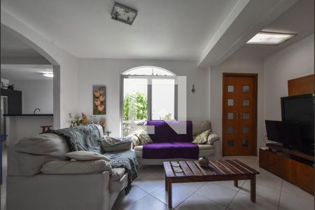 Casa à venda com 155m², 4 quartos e 4 vagasSala de Estar 