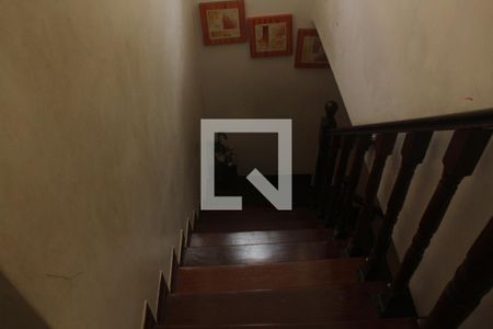 Casa à venda com 150m², 3 quartos e 8 vagasEscada