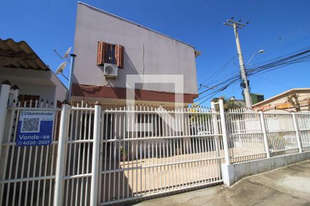 Casa à venda com 70m², 3 quartos e 1 vaga Casa à venda com 70m², 3 quartos e 1 vagaFachada