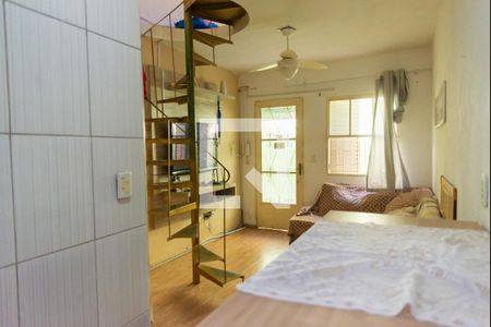 Sala de casa de condomínio à venda com 2 quartos, 65m² em São José, Porto Alegre