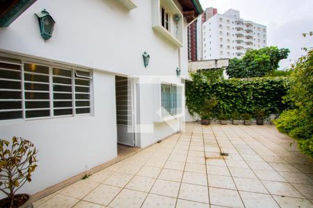 Casa para alugar com 360m², 3 quartos e 4 vagas Casa para alugar com 360m², 3 quartos e 4 vagasQuintal