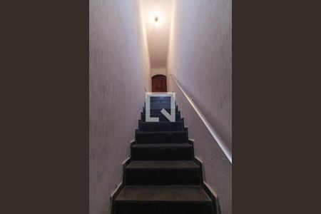 Casa à venda com 300m², 3 quartos e 5 vagasEscada de entrada