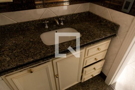 Apartamento à venda com 374m², 4 quartos e 2 vagasDetalhe Banheiro Social