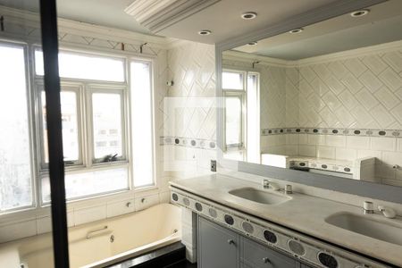 Apartamento à venda com 374m², 4 quartos e 2 vagasBanheiro Quarto 3 - Suíte