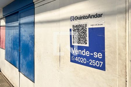 Casa à venda com 275m², 3 quartos e 2 vagas Casa à venda com 275m², 3 quartos e 2 vagasFachada