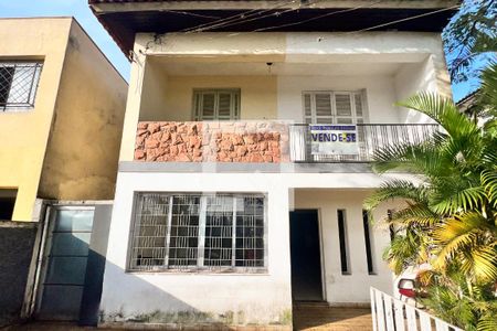 Casa à venda com 275m², 3 quartos e 2 vagas Casa à venda com 275m², 3 quartos e 2 vagasFachada