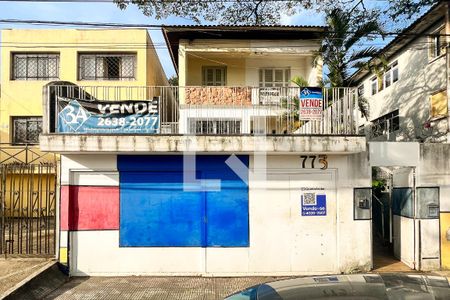 Casa à venda com 275m², 3 quartos e 2 vagas Casa à venda com 275m², 3 quartos e 2 vagasFachada