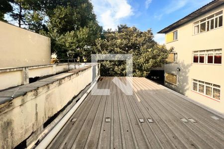 Casa à venda com 275m², 3 quartos e 2 vagas Casa à venda com 275m², 3 quartos e 2 vagasVista