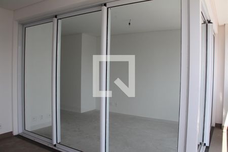 Apartamento à venda com 111m², 1 quarto e 2 vagasVidros entrada quarto