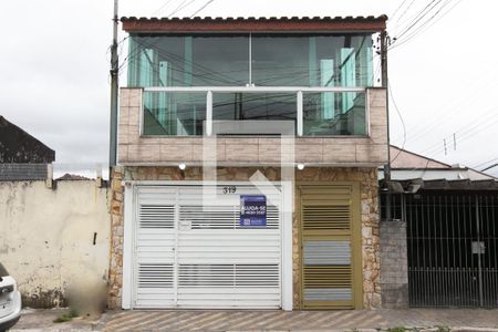 Casa à venda com 140m², 4 quartos e 1 vaga Casa à venda com 140m², 4 quartos e 1 vagaFachada