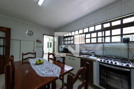 Casa à venda com 385m², 3 quartos e 3 vagas Casa à venda com 385m², 3 quartos e 3 vagasCozinha