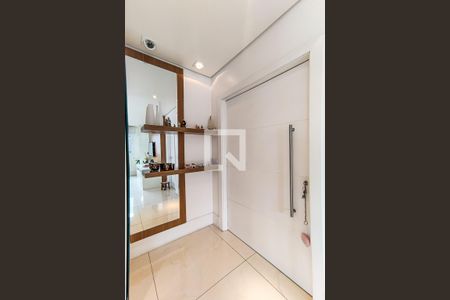 Apartamento à venda com 186m², 3 quartos e 4 vagas Apartamento à venda com 186m², 3 quartos e 4 vagasHall de Entrada