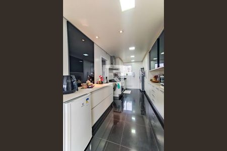 Apartamento à venda com 186m², 3 quartos e 4 vagas Apartamento à venda com 186m², 3 quartos e 4 vagasCozinha
