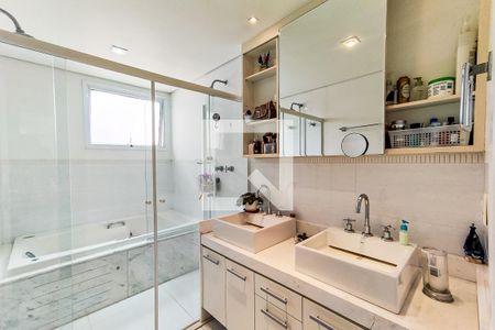 Apartamento à venda com 186m², 3 quartos e 4 vagas Apartamento à venda com 186m², 3 quartos e 4 vagasBanheiro Suíte 1