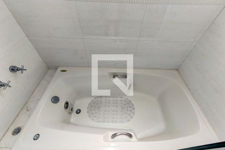 Apartamento à venda com 186m², 3 quartos e 4 vagas Apartamento à venda com 186m², 3 quartos e 4 vagasBanheiro Suíte 1