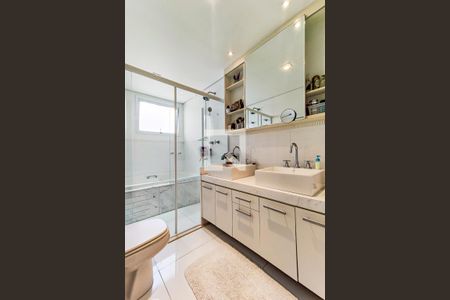 Apartamento à venda com 186m², 3 quartos e 4 vagas Apartamento à venda com 186m², 3 quartos e 4 vagasBanheiro Suíte 1