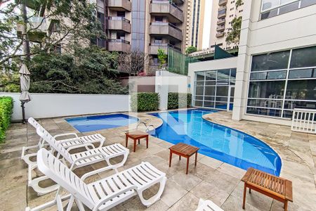 Apartamento à venda com 186m², 3 quartos e 4 vagas Apartamento à venda com 186m², 3 quartos e 4 vagasÁrea Comum - Piscina Externa