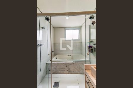 Apartamento à venda com 186m², 3 quartos e 4 vagas Apartamento à venda com 186m², 3 quartos e 4 vagasBanheiro Suíte 1