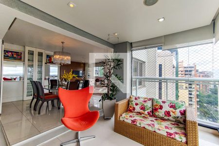 Apartamento à venda com 186m², 3 quartos e 4 vagas Apartamento à venda com 186m², 3 quartos e 4 vagasVaranda