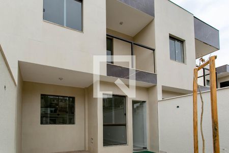 Casa à venda com 86m², 3 quartos e 1 vaga Casa à venda com 86m², 3 quartos e 1 vagaGaragem e Fachada