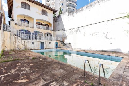 Casa à venda com 700m², 4 quartos e 6 vagasPiscina
