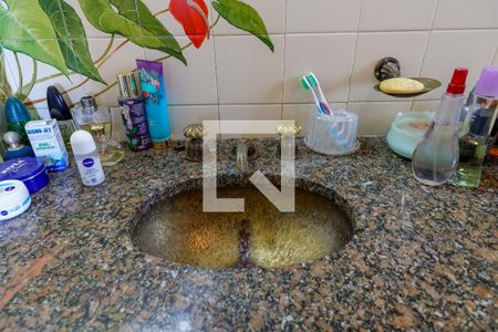 Casa à venda com 700m², 4 quartos e 6 vagasBanheiro da Suíte 1