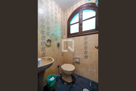 Casa à venda com 700m², 4 quartos e 6 vagasBanheiro de Serviço