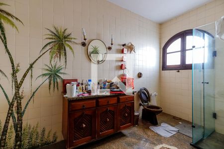 Casa à venda com 700m², 4 quartos e 6 vagasBanheiro da Suíte 2