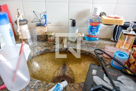 Casa à venda com 700m², 4 quartos e 6 vagasBanheiro da Suíte 2