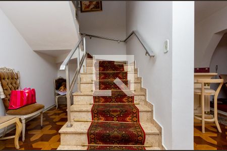 Casa à venda com 384m², 3 quartos e 2 vagasEscada