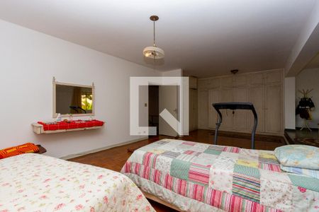 Casa à venda com 384m², 3 quartos e 2 vagasSuíte