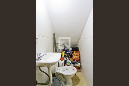 Casa à venda com 250m², 4 quartos e 6 vagas Casa à venda com 250m², 4 quartos e 6 vagasÁrea de lazer - Lavabo