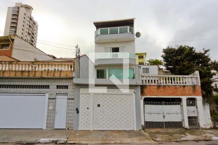 Casa à venda com 250m², 4 quartos e 6 vagas Casa à venda com 250m², 4 quartos e 6 vagasFachada