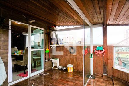 Casa à venda com 250m², 4 quartos e 6 vagas Casa à venda com 250m², 4 quartos e 6 vagasEdícula - Varanda