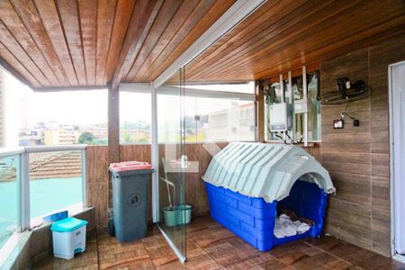 Casa à venda com 250m², 4 quartos e 6 vagas Casa à venda com 250m², 4 quartos e 6 vagasEdícula - Varanda