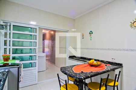 Casa à venda com 250m², 4 quartos e 6 vagas Casa à venda com 250m², 4 quartos e 6 vagasCozinha
