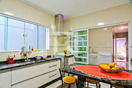 Casa à venda com 250m², 4 quartos e 6 vagas Casa à venda com 250m², 4 quartos e 6 vagasCozinha