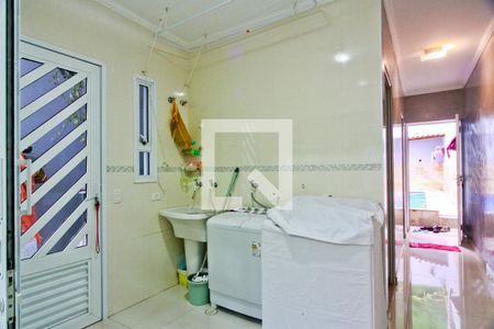 Casa à venda com 250m², 4 quartos e 6 vagas Casa à venda com 250m², 4 quartos e 6 vagasÁrea de Serviço