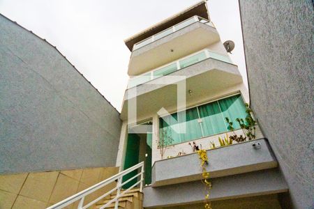 Casa à venda com 250m², 4 quartos e 6 vagas Casa à venda com 250m², 4 quartos e 6 vagasFachada