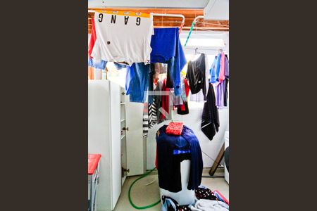 Casa à venda com 250m², 4 quartos e 6 vagas Casa à venda com 250m², 4 quartos e 6 vagasEdícula - Área de serviço