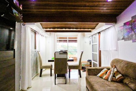 Casa à venda com 250m², 4 quartos e 6 vagas Casa à venda com 250m², 4 quartos e 6 vagasEdícula